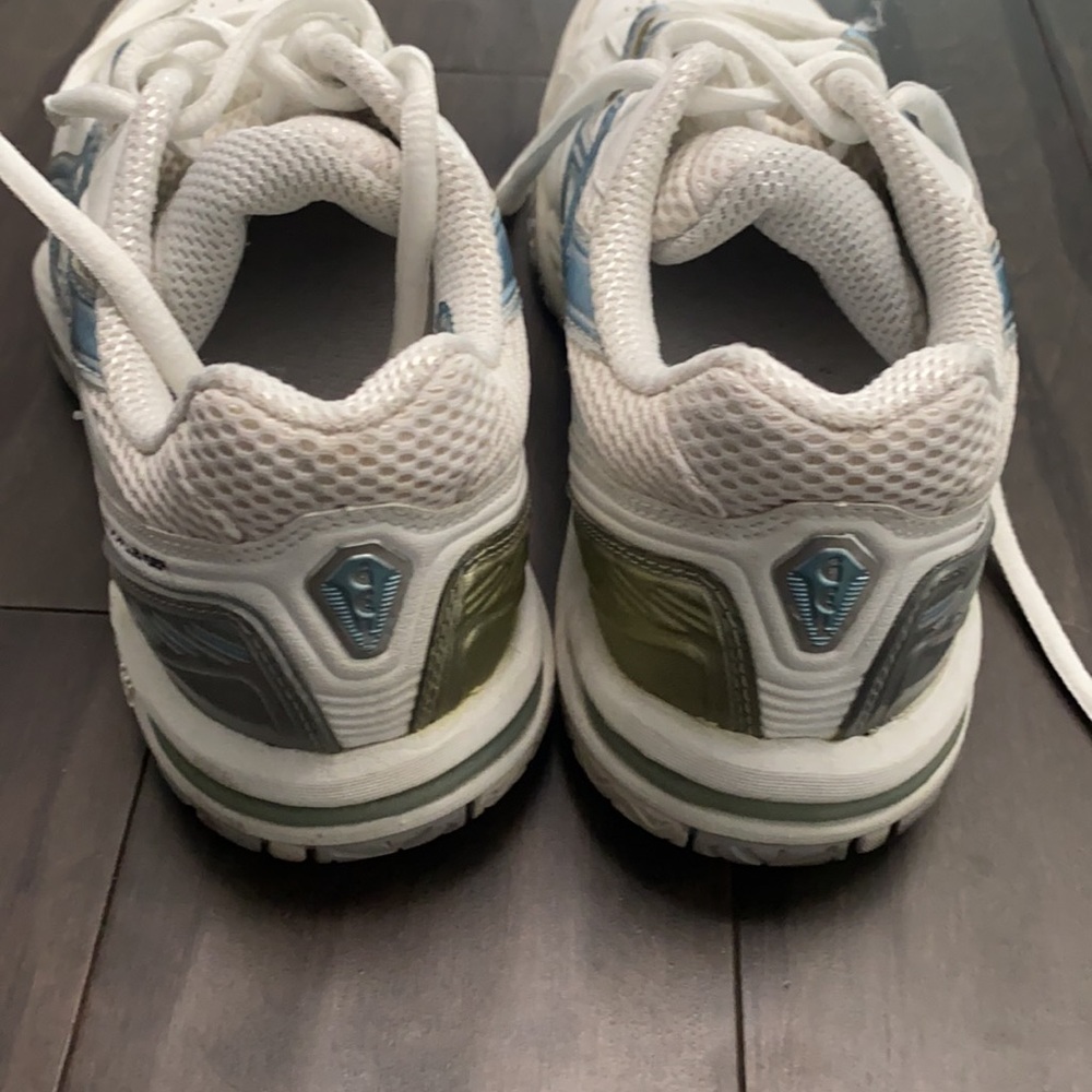 ASICS - Picture 3 of 4